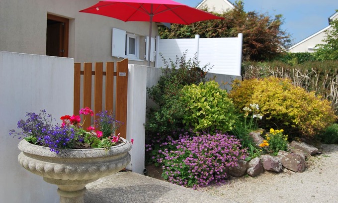 Asnelles House | Pte HOUSE/private PARKING- TERRACE/SEA 300 meters away- LANDING BEACHES