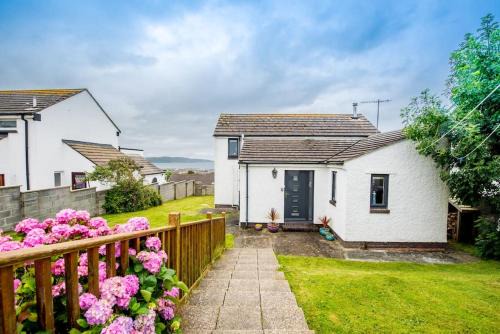 Broad Haven House | PuffinPatch - Beachside Cottage