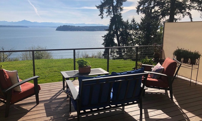 Langley House | Puget Sound/Mtn Sunrise View - NO CLEANING FEE- *PLEASE READ FULL DESCRIPTION *