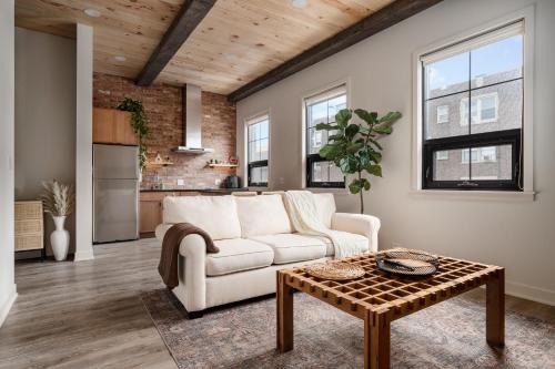 Irving Park Apartment | Pulaski Point Properties