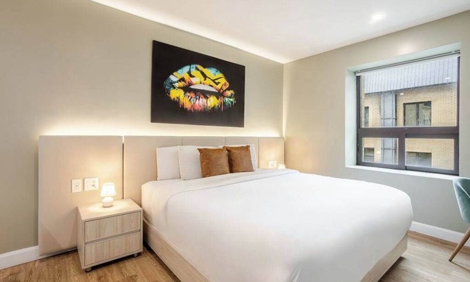 Gay Village Hotel | Pure King – Berri-UQAM Escape