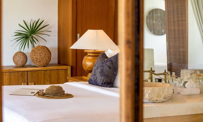 Lipa Noi Villa | Pure White sand beachfront villa with west coast sunsets.