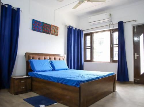Varanasi House | Purple Cottages - lovely 2 bedroom apartment near temple and main spot.