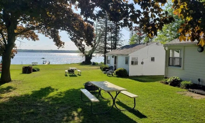 Pymatuning Central Cottage | Pymatuning Lakefront Cottage 1 with Dock Slip