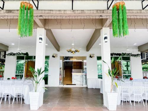 Kampung Bukit Tok Bat Hotel | Qiu's Event House Deluxe Room