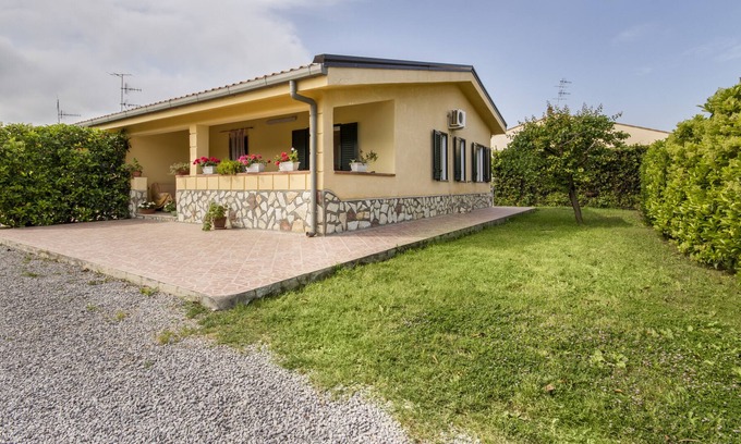 Piana Calzata Apartment | Quadruple room via s.cipolla 5 ground floor