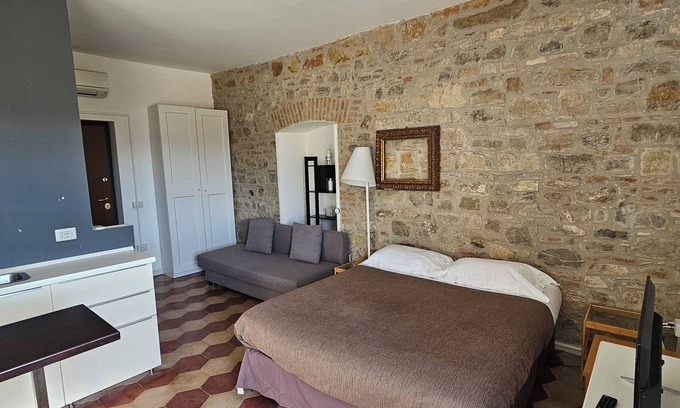 Potenza House | Quadruple Double Studio and Sofa Bed and Private Parking in Loco