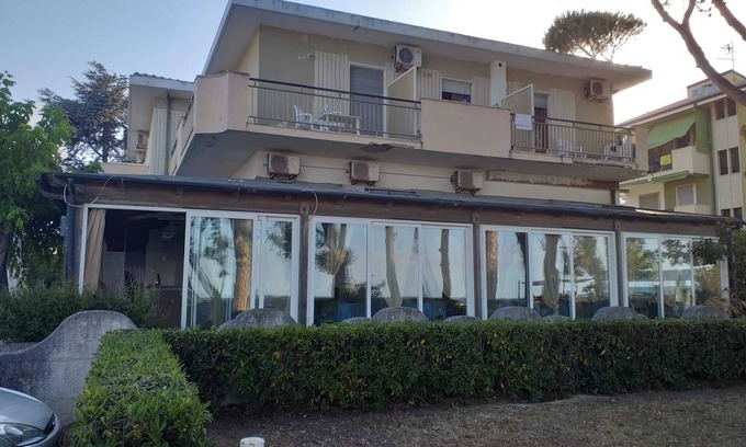 Pineto Bed & Breakfast | Quadruple room for a totally relaxing holiday 20 meters from the sea
