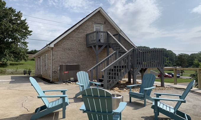 Bean Station Apartment | Quaint 1 Bedroom Loft near Cherokee Lake! All the comforts of home!