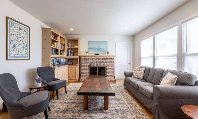 Palo Alto House | Quaint & Charming 4BR Tranquil Palo Alto Retreat