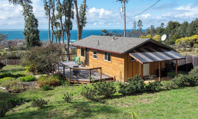 Gualala House | Quaint Cottage for 2 w/Ocean Views!