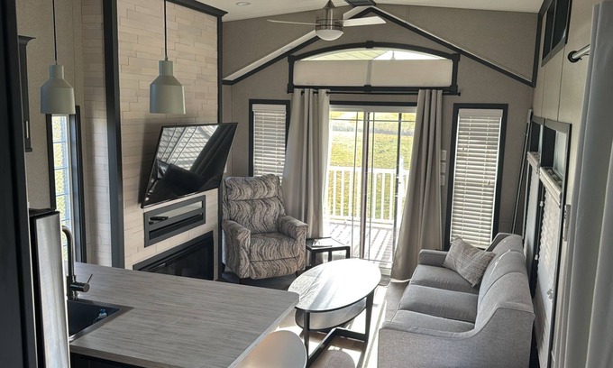 Port Angeles Cottage | Quaint Cottage on Peaceful Pasture: Towne & Country Living Agnew Mountain View 2