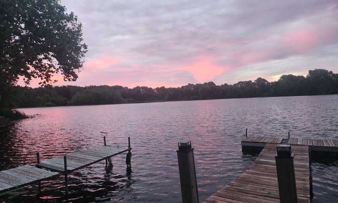 Howe Cottage | Quaint cozy cottage nestled on the quiet shores of Pigeon Lake in Howe