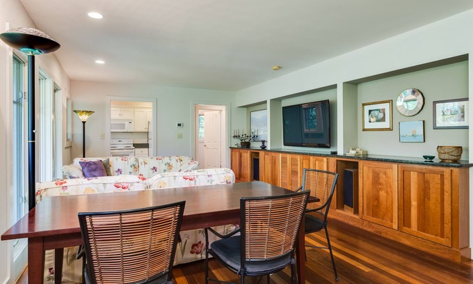 Batesville House | Quaint Loft Suite - Explore nearby Charlottesville and Wineries Dog Friendly