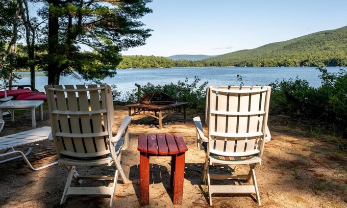 Moultonborough House | Quaint Log Cabin on Lake Kanasatka with shared beach