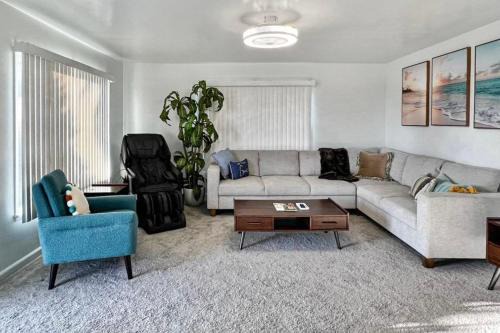 Ventura House | Quaint Mid-Century Cottage by the Coast
