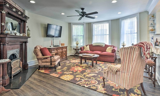 Bellevue House | Quaint Pittsburgh Pad w/ Deck: 5 Mi to Downtown!