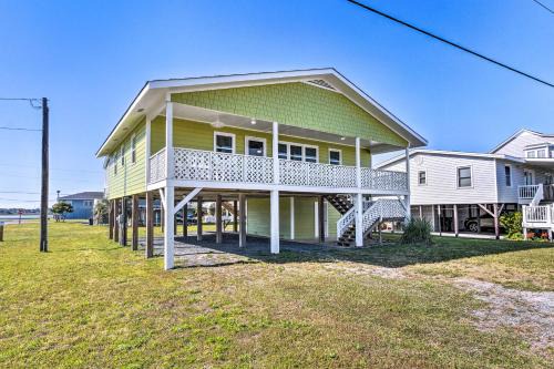 Topsail Beach House | Quaint Sand Dollar Sandbar - Walk to Beach!