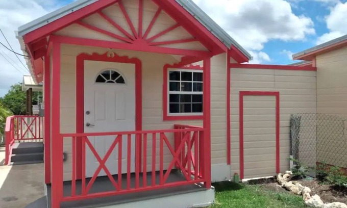 Fitts Village Apartment | Quaint self contained apartment, located 5mins away from the beach.