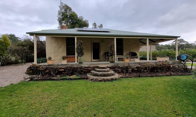 Kondoparinga Cottage | Quaint stone cottage nestled in the hills between Meadows Goolwa and Strathalbyn