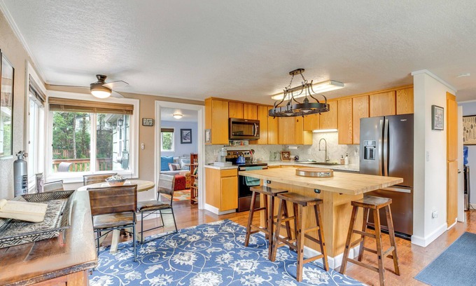 Netarts Cottage | Quaint Tillamook Getaway Near Netarts Bay!