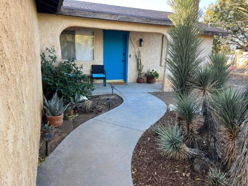 Quartz Hill Villa | Quaint Vintage Ranch Style 4BedRoom 2Bath Sleeps 10