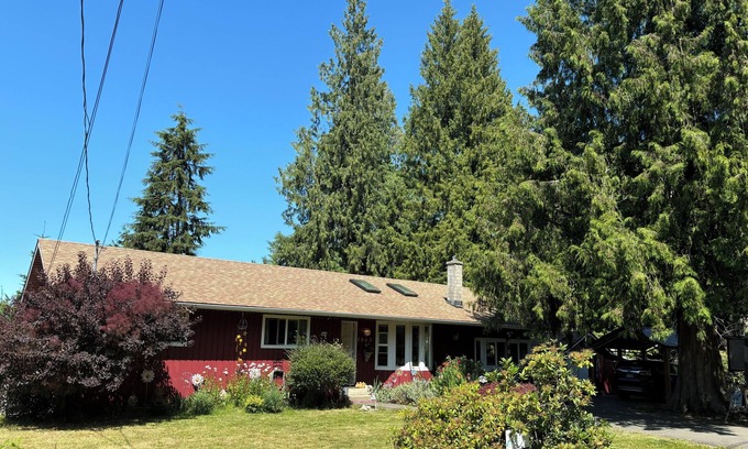 Regional District of Nanaimo House | Qualicum Beach detached home