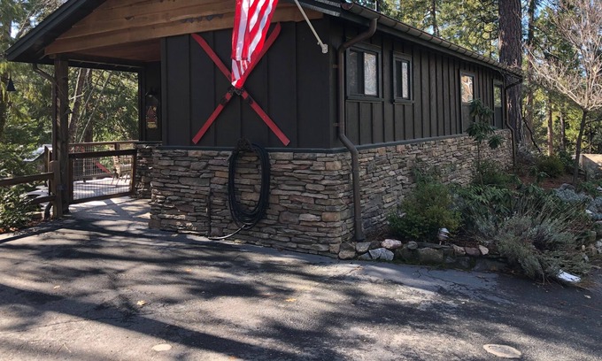 Twain Harte Cabin | Quality, clean & cozy cabin in the heart of Twain Harte, Perfect for 2!