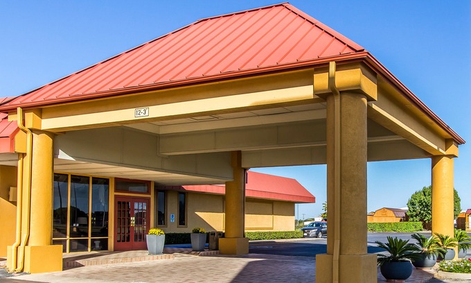 Ada Hotel | Quality Inn Ada Near University