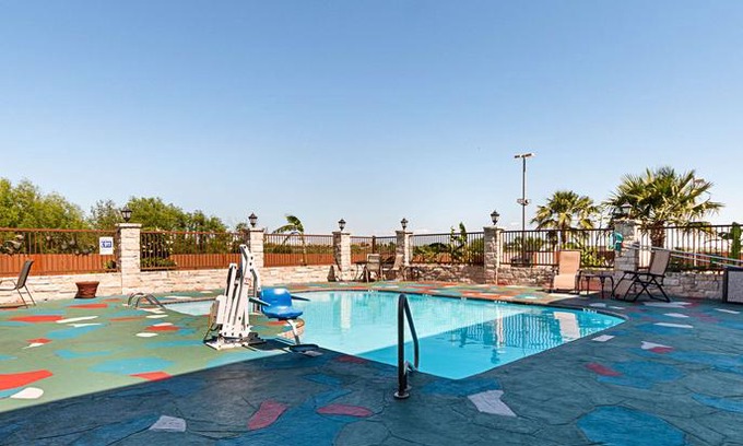 Kyle Hotel | Quality Inn and Suites