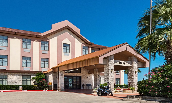 Kyle Hotel | Quality Inn and Suites