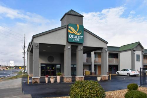Calhoun Hotel | Quality Inn Calhoun North I-75
