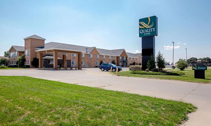 Huron Hotel | Quality Inn Huron