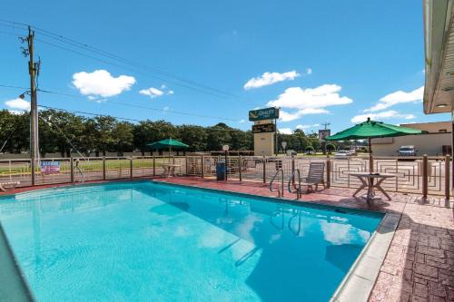 Northwest Hotel | Quality Inn Little Creek