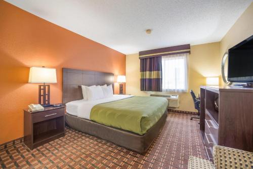 O'Fallon Hotel | Quality Inn O'Fallon IL - St Louis