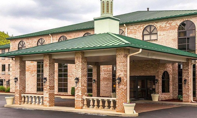 Forest Park Hotel | Quality Inn & Suites Cincinnati I-275