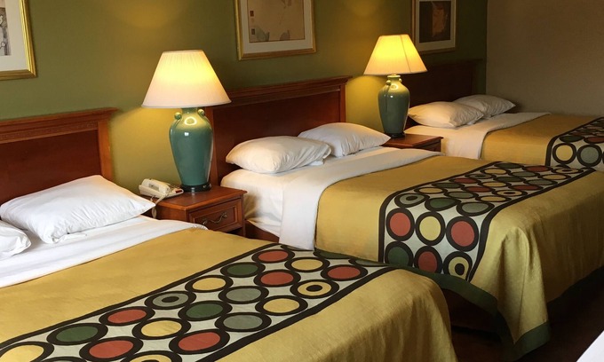 Howe Hotel | Quality Inn & Suites Howe - Sturgis