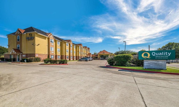 Mesquite Hotel | Quality Inn & Suites North Mesquite I-30