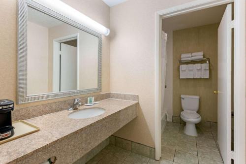 Mira Costa Hotel | Quality Inn & Suites Oceanside Near Camp Pendleton