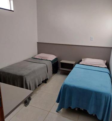 Village House | Quarto Solteiros Amigos - Queen's Hotel