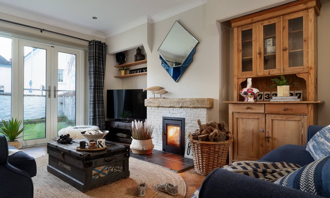 Topsham House | Quay House - Waterside, eclectic style, parking