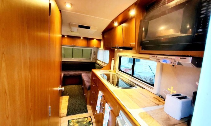 New Haven House | Que Camper Ct Full Bath