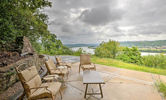 East Walnut HIlls House | Queen City Sanctuary w/Views, 3 Mi to Downtown!