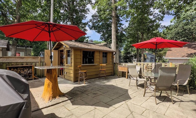 Grand Bend Cottage | *Queen's Gem Cottage – Your Perfect Grand Bend Getaway*