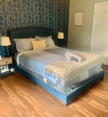 Morrow House | Queen Suite - Private Entrance - WiFi