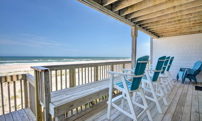 Topsail Beach Condo | "Queens Grant B-106" Oceanfront Condo w/Community Pool and Day Docks