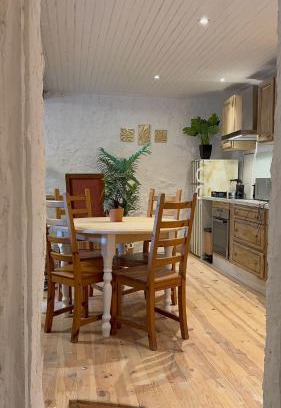 Auvers-sur-Oise House | Quelques part à Auvers sur oise, Spacieuse Maison, Calme, Terrasse, 8 pers, Wifi
