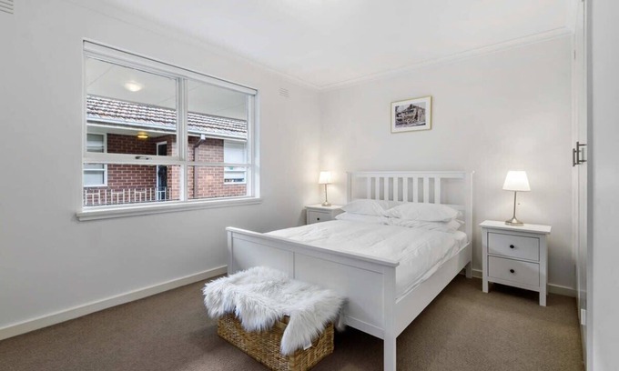 Richmond North Apartment | Quiet 2-Bed Oasis for VIC Gardens & Yarra Trail