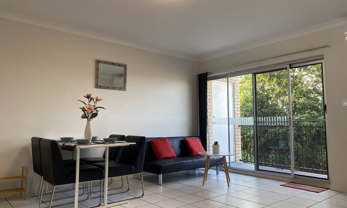 Kelvin Grove Apartment | Quiet, 3km from Brisbane CBD, large 2-bedroom apartment