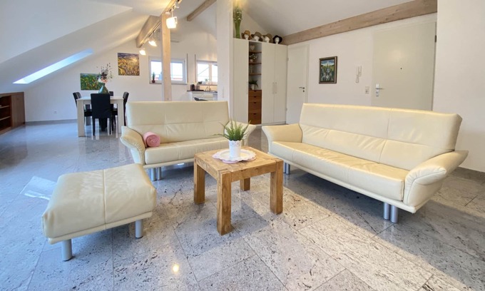 Boeblingen Apartment | Quiet 4.5 room app. for 4, close to the center, garage